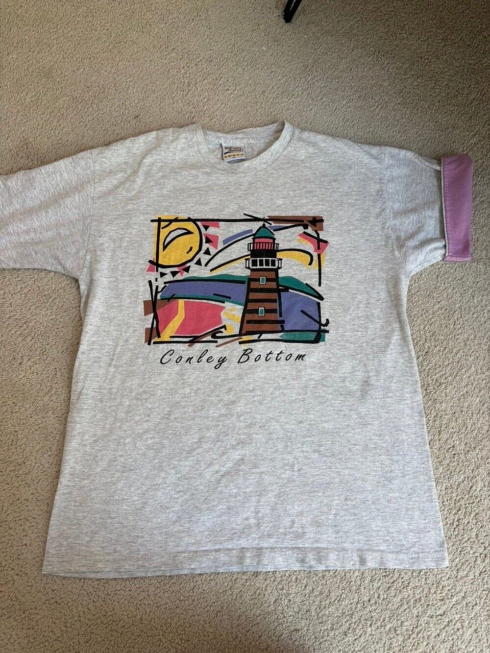 T-shirt 1990s retro-art illustration of a lighthouse with the text"Conley Bottom